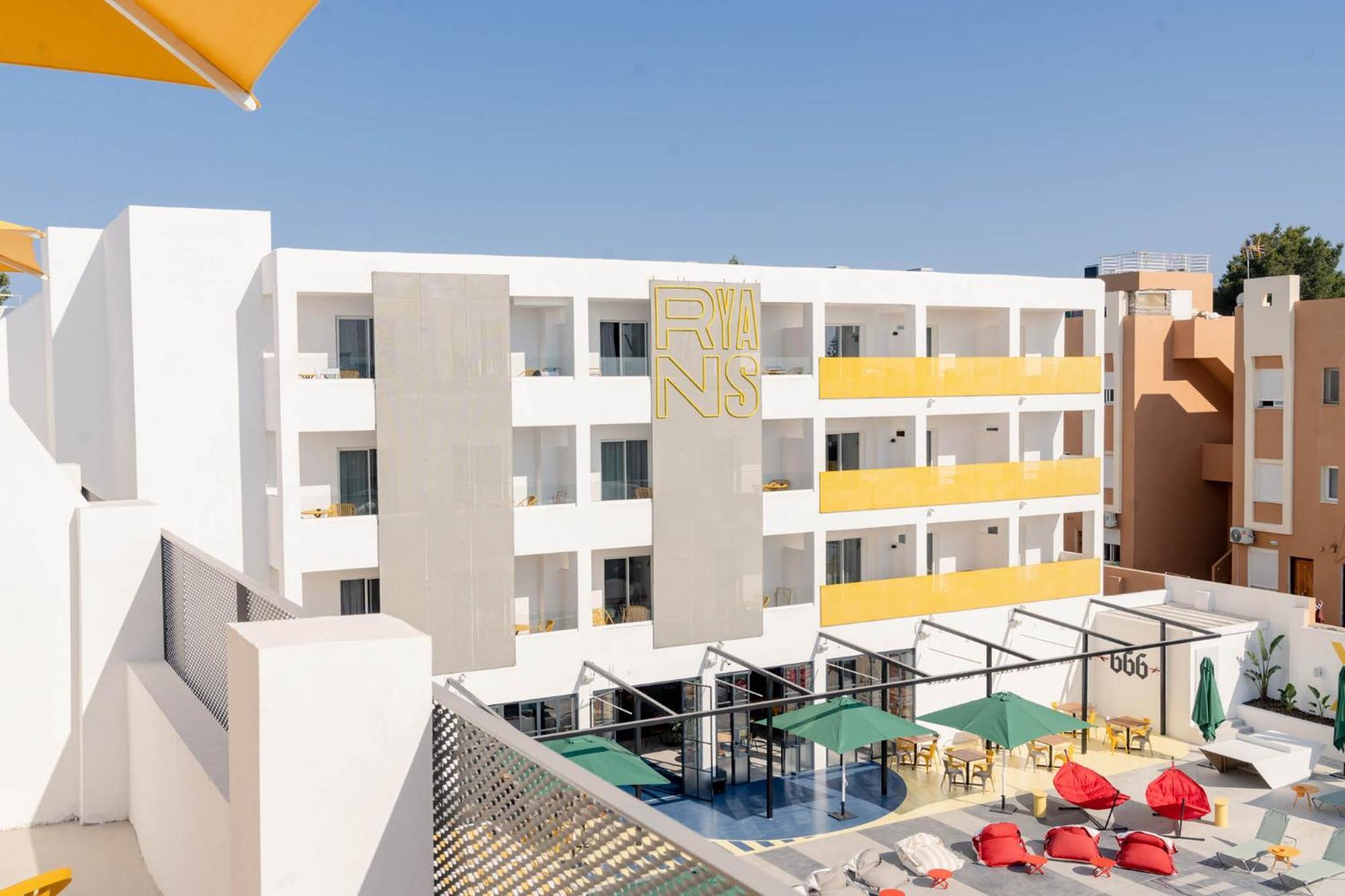 Ryans Lolas - Adults Only Sant Antoni de Portmany Exterior foto