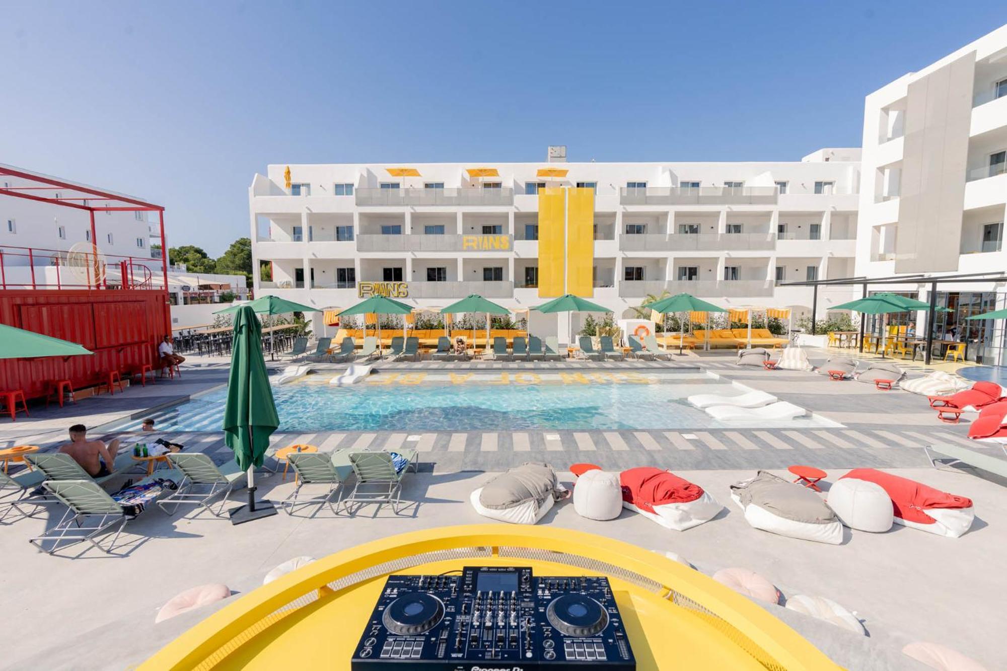 Ryans Lolas - Adults Only Sant Antoni de Portmany Exterior foto