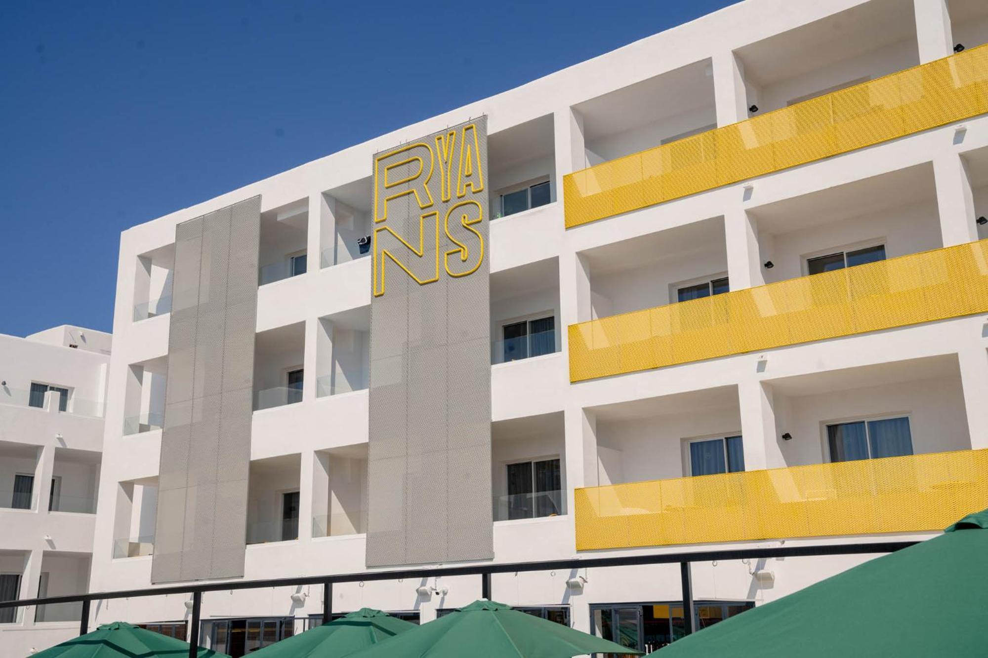 Ryans Lolas - Adults Only Sant Antoni de Portmany Exterior foto