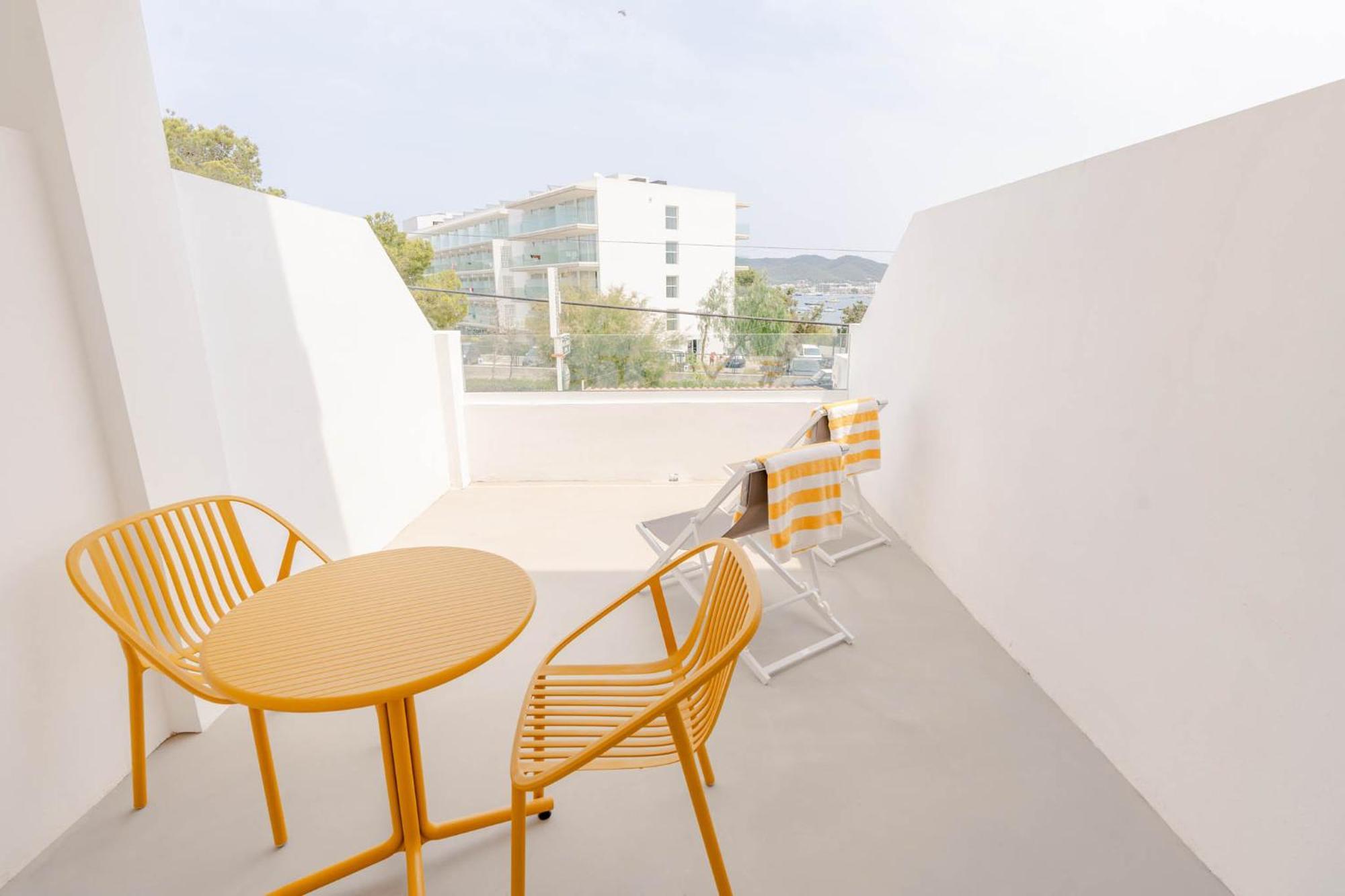 Ryans Lolas - Adults Only Sant Antoni de Portmany Exterior foto